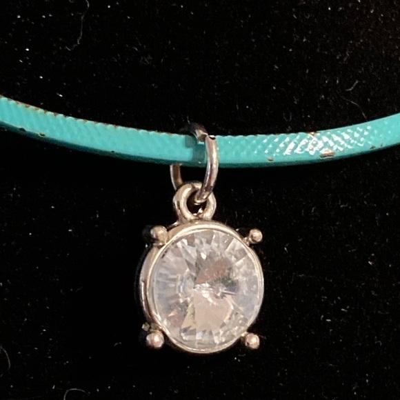 Green bangle bracelet with shiny rhinestone charm - Picture 2 of 2